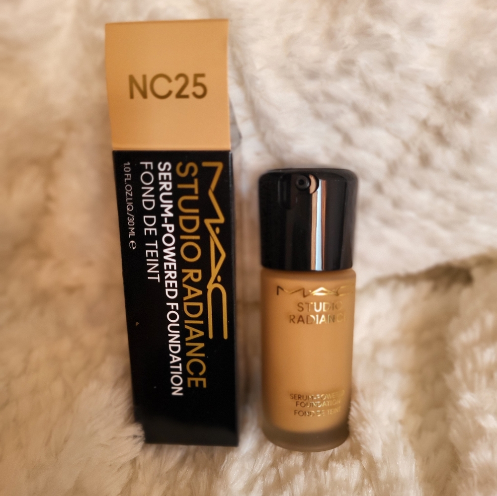 Mac Studio Radiance Serum-Powered Foundation -NC25-